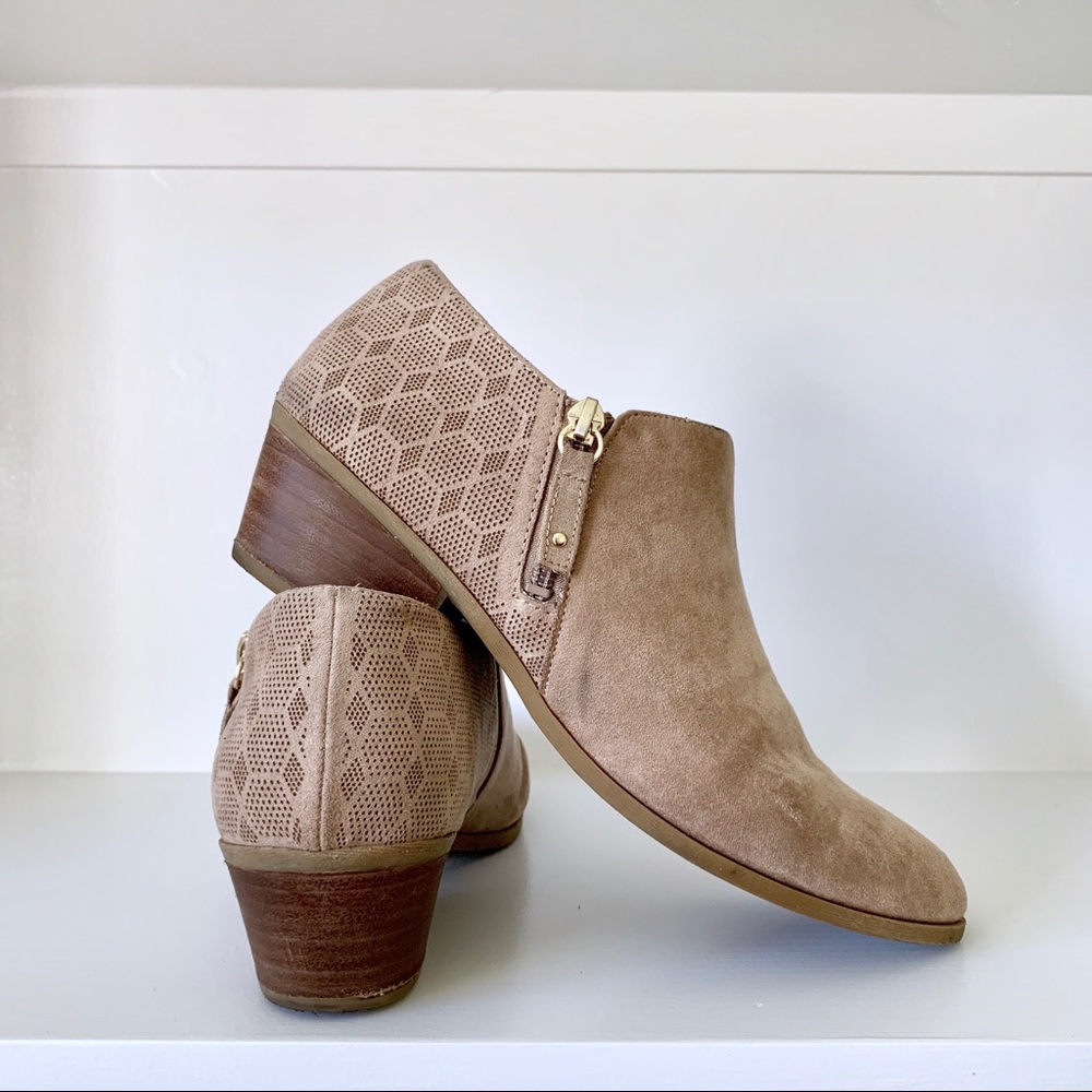 Dr. Scholl’s Low-cut Suede Bootie with Zipper